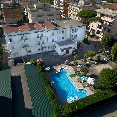 Hotel Vannini Римини Экстерьер фото