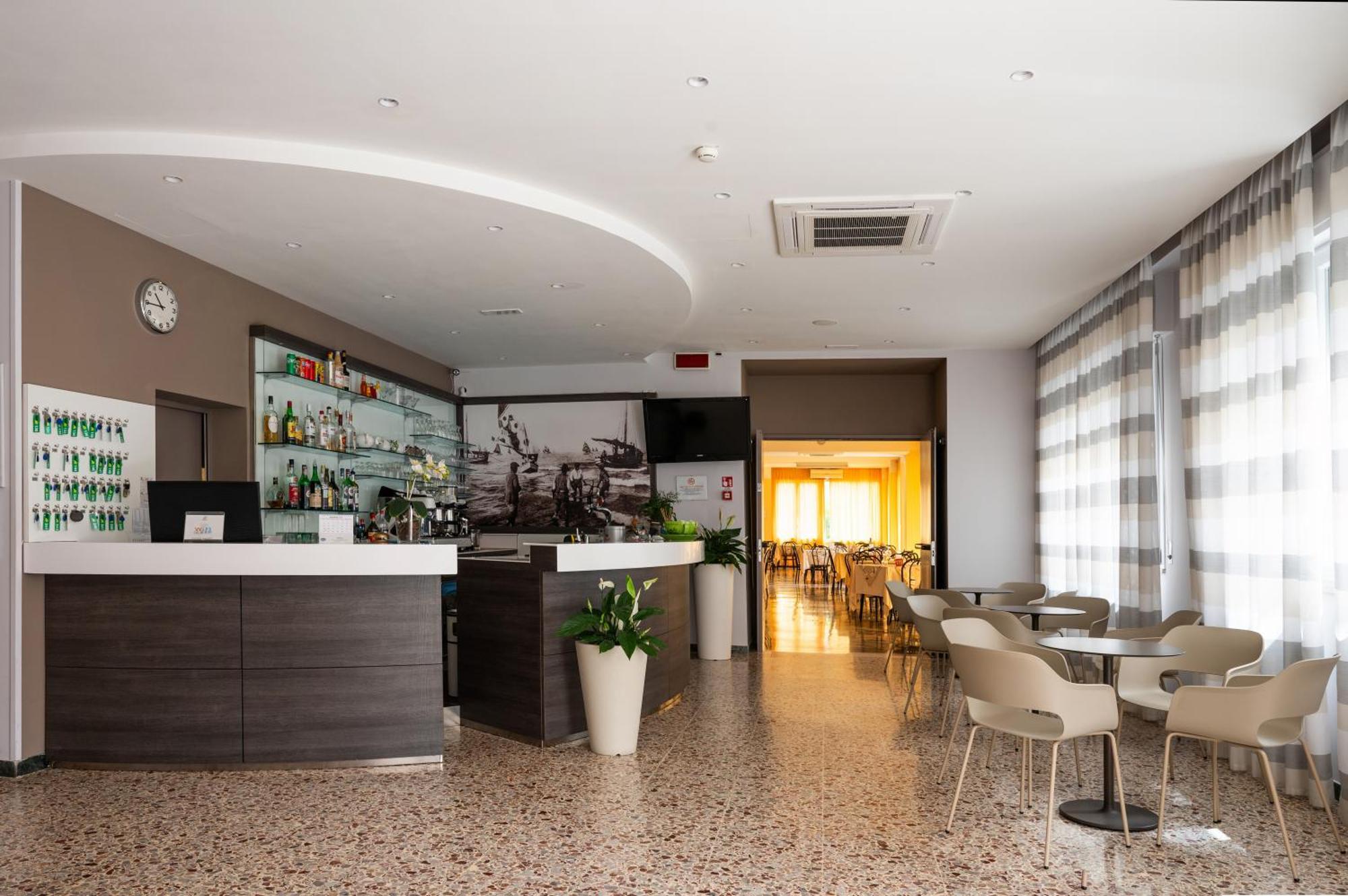 Hotel Vannini Римини Экстерьер фото