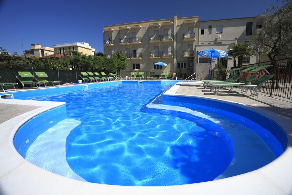 Hotel Vannini Римини Экстерьер фото