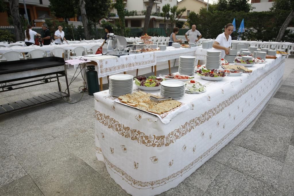 Hotel Vannini Римини Экстерьер фото